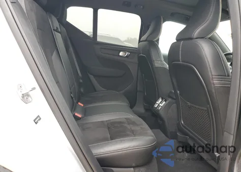 2021 Volvo Xc40 T5 R-Design z USA, uszkodzony, nr VIN YV4162UM6M2595553